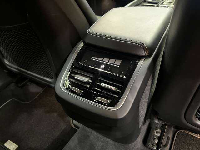 ボルボ ＸＣ６０ D4 AWD Rデザイン 千葉県 2018(平30)年 3.8万km オスミウムグレーM ＡＣＣ　/半革シート　/ナビ　/ＴＶ　/３６０°Ｂｌｕｅｔｏｏｔｈ接続　/電動シート　/シートヒーター　/電動リアゲート　/アダプティブＬＥＤヘッドライト　/自動駐車　/衝突軽減ブレーキ　/ＢＳＭ　/ＬＫＡ　/ＥＴＣ