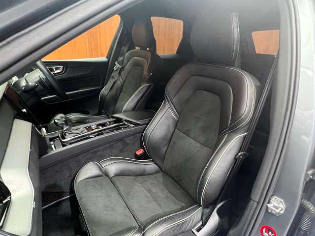 ボルボ ＸＣ６０ D4 AWD Rデザイン 千葉県 2018(平30)年 3.8万km オスミウムグレーM ＡＣＣ　/半革シート　/ナビ　/ＴＶ　/３６０°Ｂｌｕｅｔｏｏｔｈ接続　/電動シート　/シートヒーター　/電動リアゲート　/アダプティブＬＥＤヘッドライト　/自動駐車　/衝突軽減ブレーキ　/ＢＳＭ　/ＬＫＡ　/ＥＴＣ