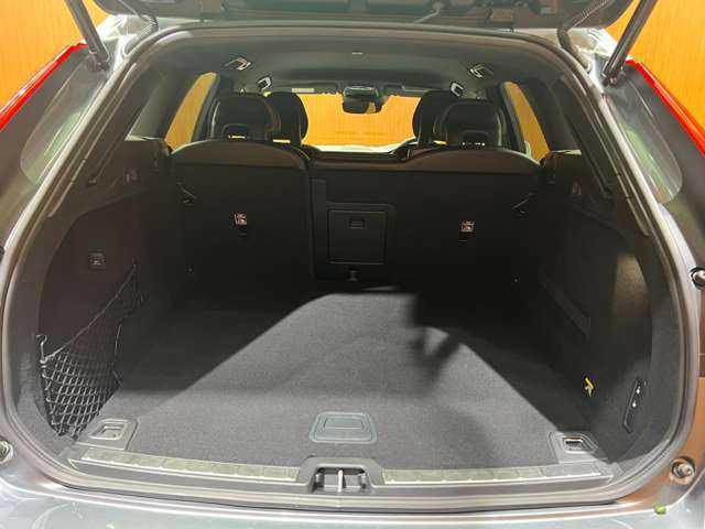 ボルボ ＸＣ６０ D4 AWD Rデザイン 千葉県 2018(平30)年 3.8万km オスミウムグレーM ＡＣＣ　/半革シート　/ナビ　/ＴＶ　/３６０°Ｂｌｕｅｔｏｏｔｈ接続　/電動シート　/シートヒーター　/電動リアゲート　/アダプティブＬＥＤヘッドライト　/自動駐車　/衝突軽減ブレーキ　/ＢＳＭ　/ＬＫＡ　/ＥＴＣ
