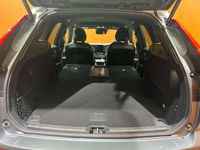 ボルボ ＸＣ６０ D4 AWD Rデザイン 千葉県 2018(平30)年 3.8万km オスミウムグレーM ＡＣＣ　/半革シート　/ナビ　/ＴＶ　/３６０°Ｂｌｕｅｔｏｏｔｈ接続　/電動シート　/シートヒーター　/電動リアゲート　/アダプティブＬＥＤヘッドライト　/自動駐車　/衝突軽減ブレーキ　/ＢＳＭ　/ＬＫＡ　/ＥＴＣ