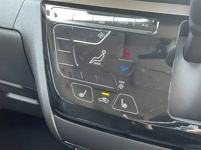 三菱 デリカミニ T プレミアム 滋賀県 2025(令7)年 0.1千km アイボリー 未使用車/純正9型ディスプレイオーディオ/Bluetooth/AppleCarPlay/AndoroidAuto/全方位カメラ/両側電動スライド/ハーフレザー/MI-PILOT/クリアランスソナー/LEDヘッドライト/オートライト/オートハイビーム/レーンキープ/シートヒーター（D/N）/ステアリングヒーター/衝突軽減/ヒルディセントコントロール/電動パーキングブレーキ/オートブレーキホールド/DiM/パドルシフト/プッシュスタート/スマートキー/ステアリングリモコン