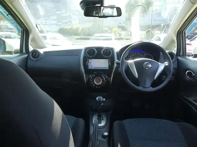 日産 ノート X DIG－S 千葉県 2015(平27)年 2.4万km ブリリアントホワイトパール エマージェンシーブレーキ/純正SDナビ/地デジTV/【DVD/CD再生機能　Bluetooth接続】/アラウンドビューモニター/ドライブレコーダー/ETC/ウインカーミラー/コーナーセンサー/インテリジェントキー