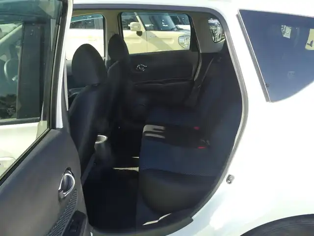 日産 ノート X DIG－S 千葉県 2015(平27)年 2.4万km ブリリアントホワイトパール エマージェンシーブレーキ/純正SDナビ/地デジTV/【DVD/CD再生機能　Bluetooth接続】/アラウンドビューモニター/ドライブレコーダー/ETC/ウインカーミラー/コーナーセンサー/インテリジェントキー