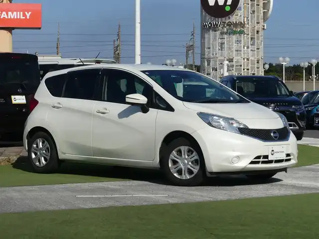 日産 ノート X DIG－S 千葉県 2015(平27)年 2.4万km ブリリアントホワイトパール エマージェンシーブレーキ/純正SDナビ/地デジTV/【DVD/CD再生機能　Bluetooth接続】/アラウンドビューモニター/ドライブレコーダー/ETC/ウインカーミラー/コーナーセンサー/インテリジェントキー