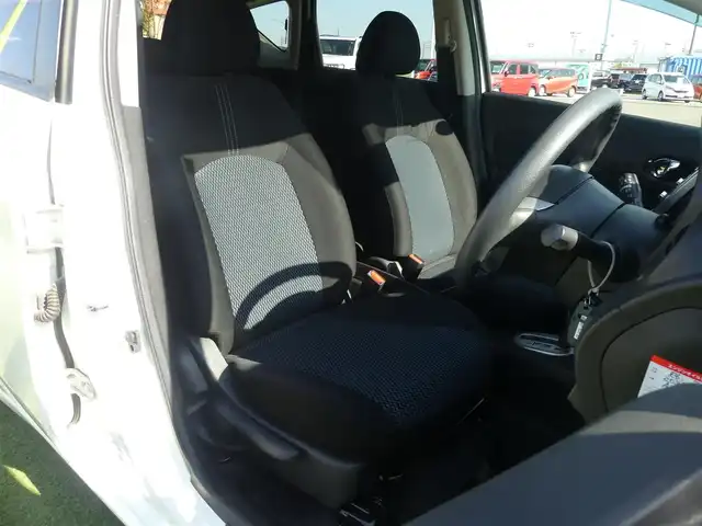 日産 ノート X DIG－S 千葉県 2015(平27)年 2.4万km ブリリアントホワイトパール エマージェンシーブレーキ/純正SDナビ/地デジTV/【DVD/CD再生機能　Bluetooth接続】/アラウンドビューモニター/ドライブレコーダー/ETC/ウインカーミラー/コーナーセンサー/インテリジェントキー