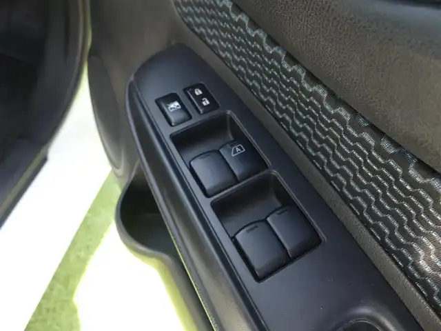 日産 ノート X DIG－S 千葉県 2015(平27)年 2.4万km ブリリアントホワイトパール エマージェンシーブレーキ/純正SDナビ/地デジTV/【DVD/CD再生機能　Bluetooth接続】/アラウンドビューモニター/ドライブレコーダー/ETC/ウインカーミラー/コーナーセンサー/インテリジェントキー