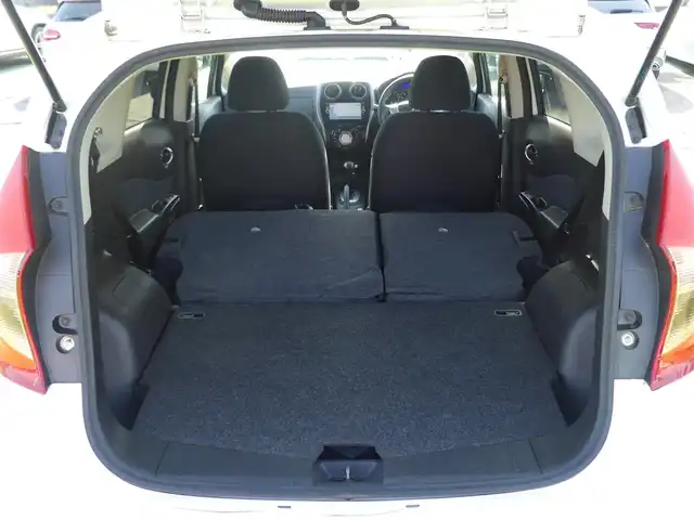 日産 ノート X DIG－S 千葉県 2015(平27)年 2.4万km ブリリアントホワイトパール エマージェンシーブレーキ/純正SDナビ/地デジTV/【DVD/CD再生機能　Bluetooth接続】/アラウンドビューモニター/ドライブレコーダー/ETC/ウインカーミラー/コーナーセンサー/インテリジェントキー