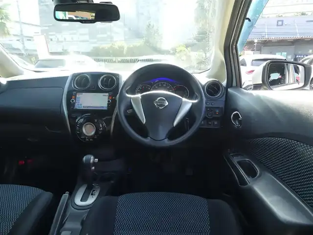 日産 ノート X DIG－S 千葉県 2015(平27)年 2.4万km ブリリアントホワイトパール エマージェンシーブレーキ/純正SDナビ/地デジTV/【DVD/CD再生機能　Bluetooth接続】/アラウンドビューモニター/ドライブレコーダー/ETC/ウインカーミラー/コーナーセンサー/インテリジェントキー