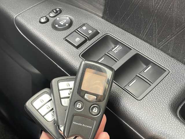 ホンダ オデッセイ アブソルート 青森県 2013(平25)年 10.8万km プレミアムヴィーナスブラックP 4WD/純正メモリナビ・フルセグTV/CD・DVD・Bluetooth・SD/バックカメラ/ハーフレザーシート/あんしんパッケージ/衝突軽減ブレーキ/クルーズコントロール/パドルシフト/純正エンジンスターター/ビルトインETC/LEDヘッドライト/フォグランプ/純正17インチアルミ/スマートキー/プッシュスタート