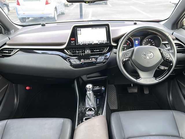 トヨタ Ｃ－ＨＲ 茨城県 2018(平30)年 0.7万km 赤 純正SDナビ(フルセグTV/Bluetooth/バックカメラ)/ETC2.0/ドライブレコーダー/アダプティブクルーズコントロール/横滑り防止装置/コーナーセンサー/レーンキープアシスト/LEDオートライト/オートマチックハイビーム/シートヒーター/純正フロアマット/スマートキー/カーテンエアバッグ/冷房AAC