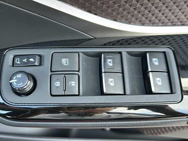 トヨタ Ｃ－ＨＲ 茨城県 2018(平30)年 0.7万km 赤 純正SDナビ(フルセグTV/Bluetooth/バックカメラ)/ETC2.0/ドライブレコーダー/アダプティブクルーズコントロール/横滑り防止装置/コーナーセンサー/レーンキープアシスト/LEDオートライト/オートマチックハイビーム/シートヒーター/純正フロアマット/スマートキー/カーテンエアバッグ/冷房AAC