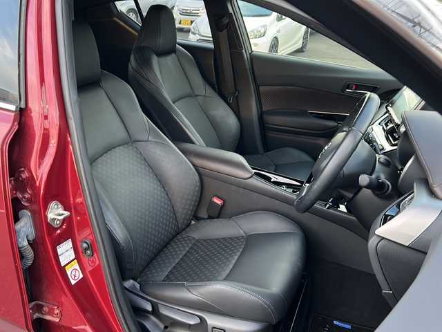 トヨタ Ｃ－ＨＲ 茨城県 2018(平30)年 0.7万km 赤 純正SDナビ(フルセグTV/Bluetooth/バックカメラ)/ETC2.0/ドライブレコーダー/アダプティブクルーズコントロール/横滑り防止装置/コーナーセンサー/レーンキープアシスト/LEDオートライト/オートマチックハイビーム/シートヒーター/純正フロアマット/スマートキー/カーテンエアバッグ/冷房AAC