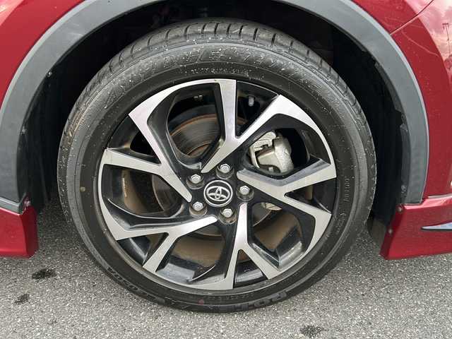 トヨタ Ｃ－ＨＲ 茨城県 2018(平30)年 0.7万km 赤 純正SDナビ(フルセグTV/Bluetooth/バックカメラ)/ETC2.0/ドライブレコーダー/アダプティブクルーズコントロール/横滑り防止装置/コーナーセンサー/レーンキープアシスト/LEDオートライト/オートマチックハイビーム/シートヒーター/純正フロアマット/スマートキー/カーテンエアバッグ/冷房AAC