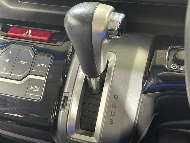 ホンダ ステップワゴン スパーダ Z クールスピリット 神奈川県 2014(平26)年 8.7万km プレミアムスパークルブラックパール 純正8インチインターナビ/Bluetooth・CD・DVD・フルセグTV/ナビ専用スペシャルパッケージ/純正後席専用モニター/両側パワースライドドア/バックカメラ/ハーフレザーシート/クルーズコントロール/スマートキー/スペアキー1本/ビルトインETC/純正フロアマット/アイドリングストップ/純正17インチアルミホイール/HIDヘッドライト/横滑り防止装置/盗難防止装置