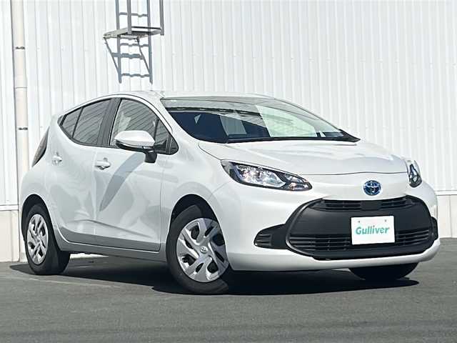 トヨタ アクア X 三重県 2022(令4)年 5.7万km プラチナホワイトパールマイカ ディスプレイオーディオ/ETC/AC100V/USB給電/ステアスイッチ/スペアキー/クルーズコントロール/LEDオートライト/LEDルームランプ/トヨタセーフティーセンス/禁煙車