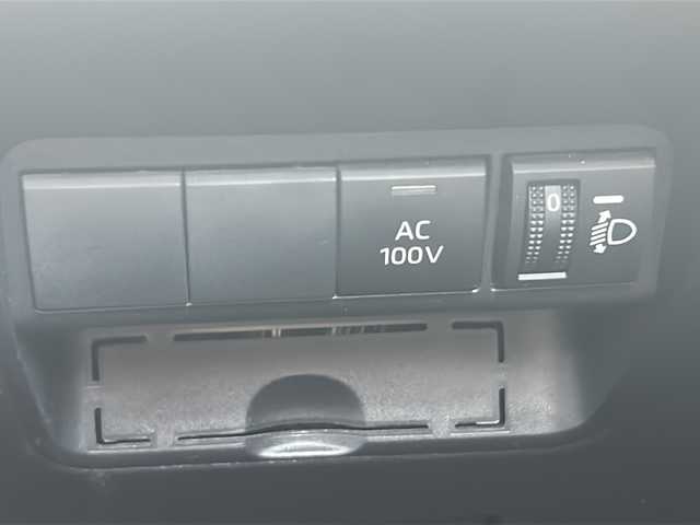 トヨタ アクア X 三重県 2022(令4)年 5.7万km プラチナホワイトパールマイカ ディスプレイオーディオ/ETC/AC100V/USB給電/ステアスイッチ/スペアキー/クルーズコントロール/LEDオートライト/LEDルームランプ/トヨタセーフティーセンス/禁煙車