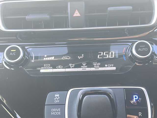 トヨタ アクア X 三重県 2022(令4)年 5.7万km プラチナホワイトパールマイカ ディスプレイオーディオ/ETC/AC100V/USB給電/ステアスイッチ/スペアキー/クルーズコントロール/LEDオートライト/LEDルームランプ/トヨタセーフティーセンス/禁煙車