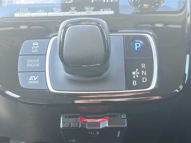 トヨタ アクア X 三重県 2022(令4)年 5.7万km プラチナホワイトパールマイカ ディスプレイオーディオ/ETC/AC100V/USB給電/ステアスイッチ/スペアキー/クルーズコントロール/LEDオートライト/LEDルームランプ/トヨタセーフティーセンス/禁煙車