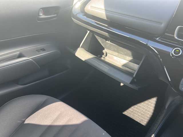 トヨタ アクア X 三重県 2022(令4)年 5.7万km プラチナホワイトパールマイカ ディスプレイオーディオ/ETC/AC100V/USB給電/ステアスイッチ/スペアキー/クルーズコントロール/LEDオートライト/LEDルームランプ/トヨタセーフティーセンス/禁煙車