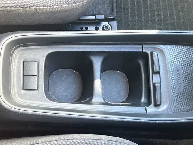 トヨタ アクア X 三重県 2022(令4)年 5.7万km プラチナホワイトパールマイカ ディスプレイオーディオ/ETC/AC100V/USB給電/ステアスイッチ/スペアキー/クルーズコントロール/LEDオートライト/LEDルームランプ/トヨタセーフティーセンス/禁煙車