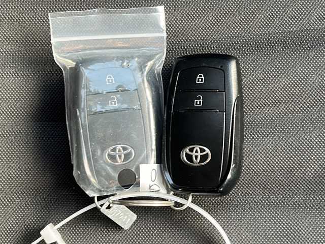 トヨタ アクア X 三重県 2022(令4)年 5.7万km プラチナホワイトパールマイカ ディスプレイオーディオ/ETC/AC100V/USB給電/ステアスイッチ/スペアキー/クルーズコントロール/LEDオートライト/LEDルームランプ/トヨタセーフティーセンス/禁煙車