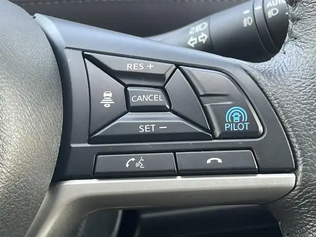 日産 セレナ ハイウェイスター V 兵庫県 2022(令4)年 3.8万km ブリリアントホワイトパール 2トーン 純正１０インチナビ/後席モニター（フリップダウン）/両側パワースライドドア/プロパイロット/Bluetooth接続/バックカメラ/純正フロアマット/純正アルミホイール/ハンズフリー/ビルトインETC/エマージェンシーブレーキ/LEDヘッドライト/オートホールド/USB入力端子/前方ドライブレコーダー/スイッチスタート/フルセグTV