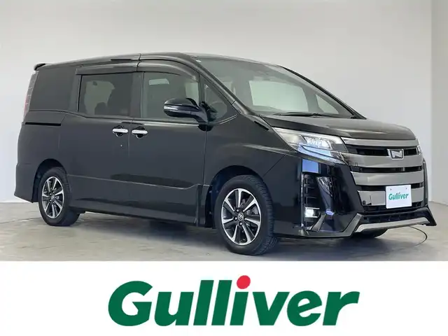 トヨタ ノア 埼玉県 2019(令1)年 5万km ブラック Toyota Safety Sense/　・プリクラッシュセーフティ/　・レーントレーシングアシスト/　・クルーズコントロール/　・オートマチックハイビーム/純正10インチT-Connectナビ（NSZN-Z68T）/　DTV/CD/DVD/BT/USB/HDMI/SD/SDREC/両側パワースライドドア/バックカメラ/フリップダウンモニター/TRC（トラクションコントロール）/アイドリングストップ/社外前後ドライブレコーダー（ZDR 026）/ビルトインETC/エンジンスタートボタン/スマートキー/スペアキー/純正LEDヘッドライト/オートライト/純正アルミホイール