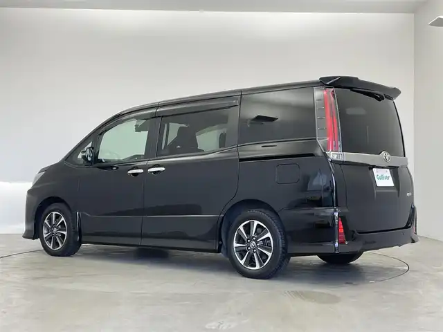 トヨタ ノア 埼玉県 2019(令1)年 5万km ブラック Toyota Safety Sense/　・プリクラッシュセーフティ/　・レーントレーシングアシスト/　・クルーズコントロール/　・オートマチックハイビーム/純正10インチT-Connectナビ（NSZN-Z68T）/　DTV/CD/DVD/BT/USB/HDMI/SD/SDREC/両側パワースライドドア/バックカメラ/フリップダウンモニター/TRC（トラクションコントロール）/アイドリングストップ/社外前後ドライブレコーダー（ZDR 026）/ビルトインETC/エンジンスタートボタン/スマートキー/スペアキー/純正LEDヘッドライト/オートライト/純正アルミホイール