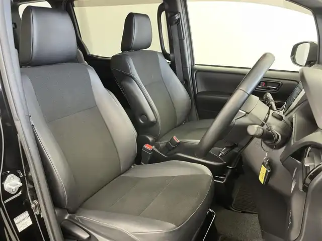 トヨタ ノア 埼玉県 2019(令1)年 5万km ブラック Toyota Safety Sense/　・プリクラッシュセーフティ/　・レーントレーシングアシスト/　・クルーズコントロール/　・オートマチックハイビーム/純正10インチT-Connectナビ（NSZN-Z68T）/　DTV/CD/DVD/BT/USB/HDMI/SD/SDREC/両側パワースライドドア/バックカメラ/フリップダウンモニター/TRC（トラクションコントロール）/アイドリングストップ/社外前後ドライブレコーダー（ZDR 026）/ビルトインETC/エンジンスタートボタン/スマートキー/スペアキー/純正LEDヘッドライト/オートライト/純正アルミホイール