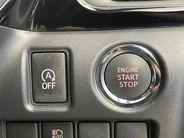 トヨタ ノア 埼玉県 2019(令1)年 5万km ブラック Toyota Safety Sense/　・プリクラッシュセーフティ/　・レーントレーシングアシスト/　・クルーズコントロール/　・オートマチックハイビーム/純正10インチT-Connectナビ（NSZN-Z68T）/　DTV/CD/DVD/BT/USB/HDMI/SD/SDREC/両側パワースライドドア/バックカメラ/フリップダウンモニター/TRC（トラクションコントロール）/アイドリングストップ/社外前後ドライブレコーダー（ZDR 026）/ビルトインETC/エンジンスタートボタン/スマートキー/スペアキー/純正LEDヘッドライト/オートライト/純正アルミホイール