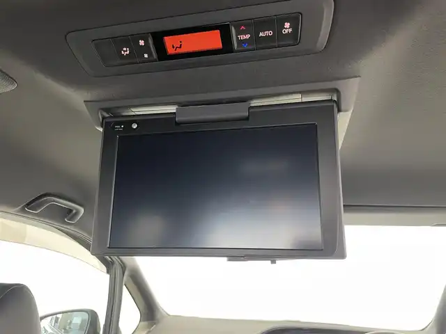 トヨタ ノア 埼玉県 2019(令1)年 5万km ブラック Toyota Safety Sense/　・プリクラッシュセーフティ/　・レーントレーシングアシスト/　・クルーズコントロール/　・オートマチックハイビーム/純正10インチT-Connectナビ（NSZN-Z68T）/　DTV/CD/DVD/BT/USB/HDMI/SD/SDREC/両側パワースライドドア/バックカメラ/フリップダウンモニター/TRC（トラクションコントロール）/アイドリングストップ/社外前後ドライブレコーダー（ZDR 026）/ビルトインETC/エンジンスタートボタン/スマートキー/スペアキー/純正LEDヘッドライト/オートライト/純正アルミホイール