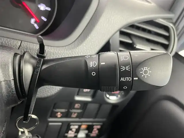 トヨタ ノア 埼玉県 2019(令1)年 5万km ブラック Toyota Safety Sense/　・プリクラッシュセーフティ/　・レーントレーシングアシスト/　・クルーズコントロール/　・オートマチックハイビーム/純正10インチT-Connectナビ（NSZN-Z68T）/　DTV/CD/DVD/BT/USB/HDMI/SD/SDREC/両側パワースライドドア/バックカメラ/フリップダウンモニター/TRC（トラクションコントロール）/アイドリングストップ/社外前後ドライブレコーダー（ZDR 026）/ビルトインETC/エンジンスタートボタン/スマートキー/スペアキー/純正LEDヘッドライト/オートライト/純正アルミホイール