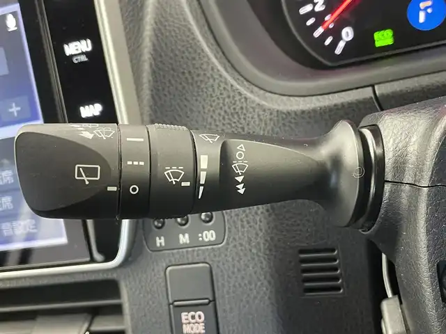 トヨタ ノア 埼玉県 2019(令1)年 5万km ブラック Toyota Safety Sense/　・プリクラッシュセーフティ/　・レーントレーシングアシスト/　・クルーズコントロール/　・オートマチックハイビーム/純正10インチT-Connectナビ（NSZN-Z68T）/　DTV/CD/DVD/BT/USB/HDMI/SD/SDREC/両側パワースライドドア/バックカメラ/フリップダウンモニター/TRC（トラクションコントロール）/アイドリングストップ/社外前後ドライブレコーダー（ZDR 026）/ビルトインETC/エンジンスタートボタン/スマートキー/スペアキー/純正LEDヘッドライト/オートライト/純正アルミホイール