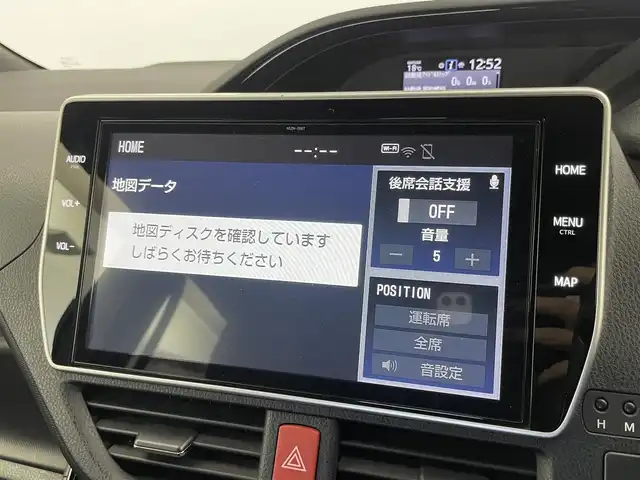 トヨタ ノア 埼玉県 2019(令1)年 5万km ブラック Toyota Safety Sense/　・プリクラッシュセーフティ/　・レーントレーシングアシスト/　・クルーズコントロール/　・オートマチックハイビーム/純正10インチT-Connectナビ（NSZN-Z68T）/　DTV/CD/DVD/BT/USB/HDMI/SD/SDREC/両側パワースライドドア/バックカメラ/フリップダウンモニター/TRC（トラクションコントロール）/アイドリングストップ/社外前後ドライブレコーダー（ZDR 026）/ビルトインETC/エンジンスタートボタン/スマートキー/スペアキー/純正LEDヘッドライト/オートライト/純正アルミホイール