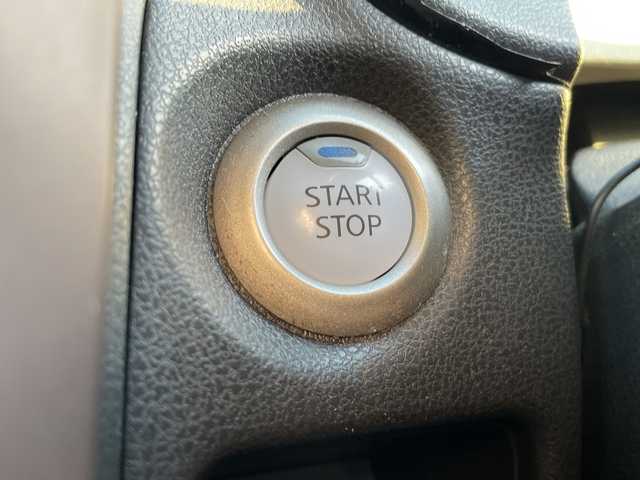 日産 ノート e－パワー メダリスト FOUR 道央・札幌 2019(平31)年 7.6万km シャイニングブルー ・４WD/・純正メモリナビ/ＢＴ・ＳＤ・ＣＤ・ＤＶＤ・フルセグ・ラジオ・ＡＵＸ/・衝突被害軽減システム/・アラウンドビュー/・バック・サイドカメラ/・レーンキープアシスト/・横滑り防止装置/・レーダークルーズ/・コーナーセンサー/・車両接近通報装置/・デジタルインナーミラー/・純正エンジンスターター/・ドライブレコーダー/・ETC/・LEDヘッドライト/・フォグランプ/・スペアキー