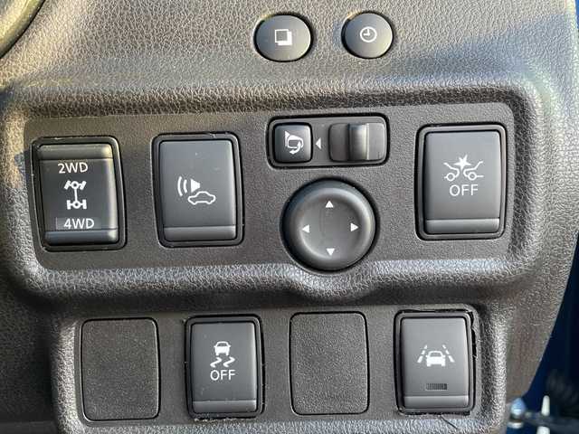 日産 ノート e－パワー メダリスト FOUR 道央・札幌 2019(平31)年 7.6万km シャイニングブルー ・４WD/・純正メモリナビ/ＢＴ・ＳＤ・ＣＤ・ＤＶＤ・フルセグ・ラジオ・ＡＵＸ/・衝突被害軽減システム/・アラウンドビュー/・バック・サイドカメラ/・レーンキープアシスト/・横滑り防止装置/・レーダークルーズ/・コーナーセンサー/・車両接近通報装置/・デジタルインナーミラー/・純正エンジンスターター/・ドライブレコーダー/・ETC/・LEDヘッドライト/・フォグランプ/・スペアキー