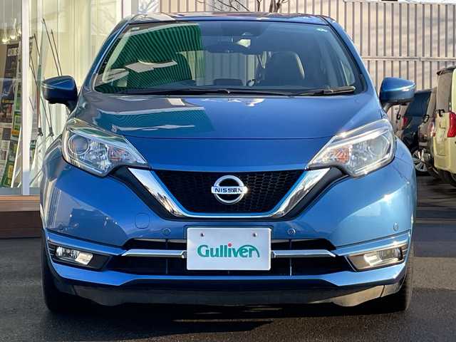 日産 ノート e－パワー メダリスト FOUR 道央・札幌 2019(平31)年 7.6万km シャイニングブルー ・４WD/・純正メモリナビ/ＢＴ・ＳＤ・ＣＤ・ＤＶＤ・フルセグ・ラジオ・ＡＵＸ/・衝突被害軽減システム/・アラウンドビュー/・バック・サイドカメラ/・レーンキープアシスト/・横滑り防止装置/・レーダークルーズ/・コーナーセンサー/・車両接近通報装置/・デジタルインナーミラー/・純正エンジンスターター/・ドライブレコーダー/・ETC/・LEDヘッドライト/・フォグランプ/・スペアキー