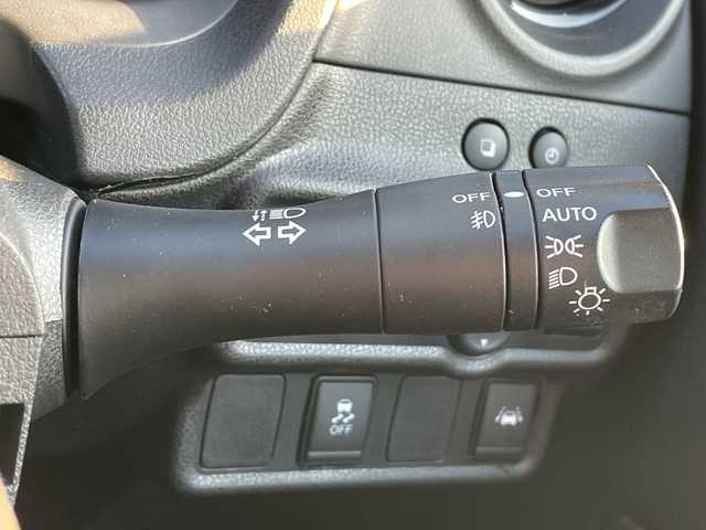 日産 ノート e－パワー メダリスト FOUR 道央・札幌 2019(平31)年 7.6万km シャイニングブルー ・４WD/・純正メモリナビ/ＢＴ・ＳＤ・ＣＤ・ＤＶＤ・フルセグ・ラジオ・ＡＵＸ/・衝突被害軽減システム/・アラウンドビュー/・バック・サイドカメラ/・レーンキープアシスト/・横滑り防止装置/・レーダークルーズ/・コーナーセンサー/・車両接近通報装置/・デジタルインナーミラー/・純正エンジンスターター/・ドライブレコーダー/・ETC/・LEDヘッドライト/・フォグランプ/・スペアキー