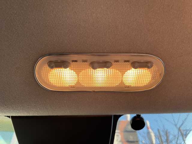 日産 ノート e－パワー メダリスト FOUR 道央・札幌 2019(平31)年 7.6万km シャイニングブルー ・４WD/・純正メモリナビ/ＢＴ・ＳＤ・ＣＤ・ＤＶＤ・フルセグ・ラジオ・ＡＵＸ/・衝突被害軽減システム/・アラウンドビュー/・バック・サイドカメラ/・レーンキープアシスト/・横滑り防止装置/・レーダークルーズ/・コーナーセンサー/・車両接近通報装置/・デジタルインナーミラー/・純正エンジンスターター/・ドライブレコーダー/・ETC/・LEDヘッドライト/・フォグランプ/・スペアキー