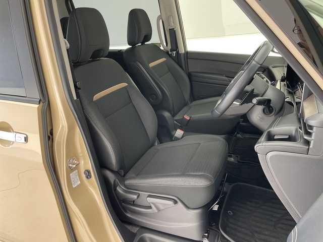 日産 セレナ ハイウェイスター V 愛知県 2022(令4)年 3.2万km 茶 純正10型ディスプレイオーディオナビ/両側パワースライドドア/プロパイロット/全方位カメラ/レーダークルーズコントロール/シートヒーター/コーナーセンサー/純正アルミホイール/ETC2.0/ブラインドスポットモニター/LEDヘッドライト/リアオートエアコン/インテリジェントミラー/レーンキープアシスト/ステアリングヒーター/オートマチックハイビーム/ワイヤレス充電機/衝突軽減システム/フルセグ/Bluetooth/ステアリングスイッチ/スマートキー/プッシュスタート