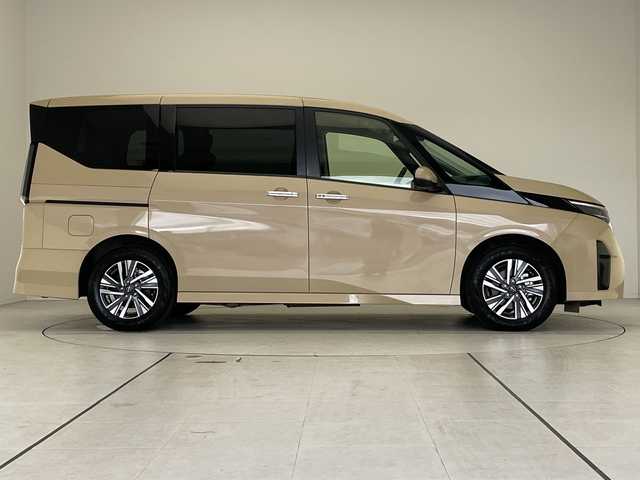 日産 セレナ ハイウェイスター V 愛知県 2022(令4)年 3.2万km 茶 純正10型ディスプレイオーディオナビ/両側パワースライドドア/プロパイロット/全方位カメラ/レーダークルーズコントロール/シートヒーター/コーナーセンサー/純正アルミホイール/ETC2.0/ブラインドスポットモニター/LEDヘッドライト/リアオートエアコン/インテリジェントミラー/レーンキープアシスト/ステアリングヒーター/オートマチックハイビーム/ワイヤレス充電機/衝突軽減システム/フルセグ/Bluetooth/ステアリングスイッチ/スマートキー/プッシュスタート