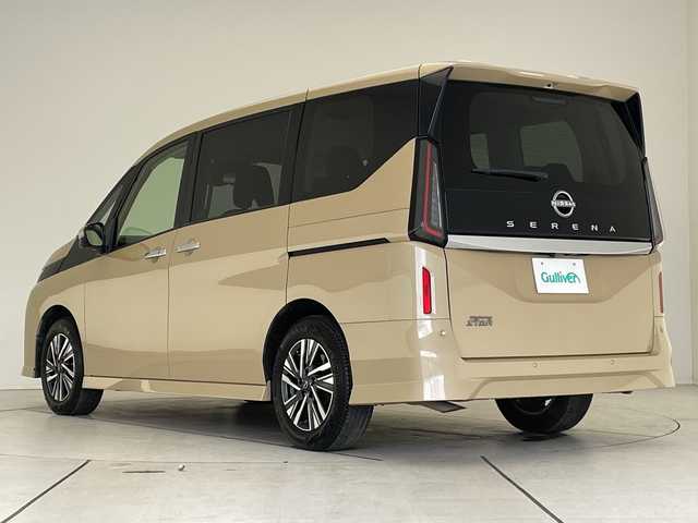 日産 セレナ ハイウェイスター V 愛知県 2022(令4)年 3.2万km 茶 純正10型ディスプレイオーディオナビ/両側パワースライドドア/プロパイロット/全方位カメラ/レーダークルーズコントロール/シートヒーター/コーナーセンサー/純正アルミホイール/ETC2.0/ブラインドスポットモニター/LEDヘッドライト/リアオートエアコン/インテリジェントミラー/レーンキープアシスト/ステアリングヒーター/オートマチックハイビーム/ワイヤレス充電機/衝突軽減システム/フルセグ/Bluetooth/ステアリングスイッチ/スマートキー/プッシュスタート