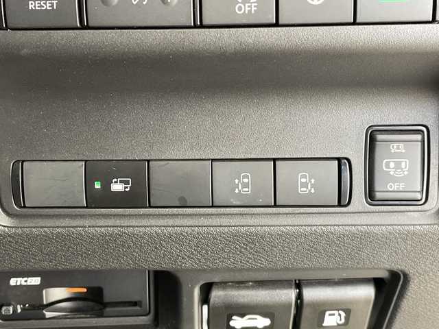 日産 セレナ ハイウェイスター V 愛知県 2022(令4)年 3.2万km 茶 純正10型ディスプレイオーディオナビ/両側パワースライドドア/プロパイロット/全方位カメラ/レーダークルーズコントロール/シートヒーター/コーナーセンサー/純正アルミホイール/ETC2.0/ブラインドスポットモニター/LEDヘッドライト/リアオートエアコン/インテリジェントミラー/レーンキープアシスト/ステアリングヒーター/オートマチックハイビーム/ワイヤレス充電機/衝突軽減システム/フルセグ/Bluetooth/ステアリングスイッチ/スマートキー/プッシュスタート