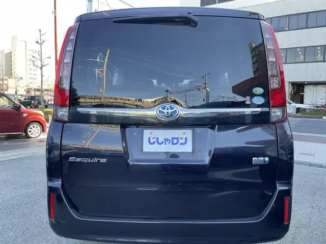 トヨタ エスクァイア ハイブリッド Gi ブラックテーラード 兵庫県 2016(平28)年 12.6万km スパークリングブラックパールクリスタルシャイン (株)IDOMが運営する【じしゃロン西宮店】の自社ローン対象車両になります。こちらは現金ご利用時の価格です。/自社ローンご希望の方は別途その旨お申付け下さい。/＊ETC/＊バックカメラ/＊パワステ/＊パワーウィンドウ/＊クルーズコントロールあり/＊純正10インチナビ/＊ドラレコあり/＊レザーシート/＊シートヒーター/＊エアシート/＊両側パワステ/＊横滑り防止装置/＊レーンキープアシスト/＊オートライト/＊衝突被害軽減システム