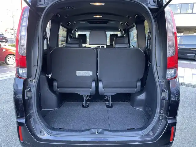 トヨタ エスクァイア ハイブリッド Gi ブラックテーラード 兵庫県 2016(平28)年 12.6万km スパークリングブラックパールクリスタルシャイン (株)IDOMが運営する【じしゃロン西宮店】の自社ローン対象車両になります。こちらは現金ご利用時の価格です。/自社ローンご希望の方は別途その旨お申付け下さい。/＊ETC/＊バックカメラ/＊パワステ/＊パワーウィンドウ/＊クルーズコントロールあり/＊純正10インチナビ/＊ドラレコあり/＊レザーシート/＊シートヒーター/＊エアシート/＊両側パワステ/＊横滑り防止装置/＊レーンキープアシスト/＊オートライト/＊衝突被害軽減システム