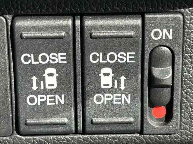 ホンダ フリード ハイブリット クロスター 大阪府 2023(令5)年 1.2万km クリスタルブラックパール 純正ナビ　/・フルセグTV/USB/BT/DVD/ホンダセンシング　/バックカメラ　/前後ドライブレコーダー /ビルトインETC /両側パワースライドドア /D/N席シートヒーター/ハーフレザーシート /LEDヘッド /純正15インチAW /純正フロアマット/カーテンエアバック/スペアキー/保証書・取説