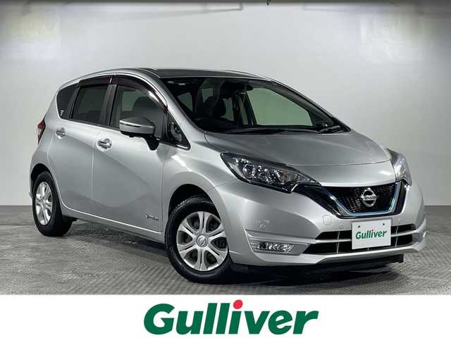 日産 ノート e－パワー X 沖縄県 2016(平28)年 5.6万km ブリリアントシルバー 県外仕入れ　/禁煙車　/純正ナビ[MM316D-W]/（フルセグＴＶ　ＣＤ　ＤＶＤ　Ｂｌｕｅｔｏｏｔｈ）　/アラウンドビューモニター　/デジタルインナーミラー　/前後ドライブレコーダー　/エマージェンシーブレーキ　/車線逸脱警報機能/横滑り防止装置/ETC/スマートキー/ステアリングスイッチ