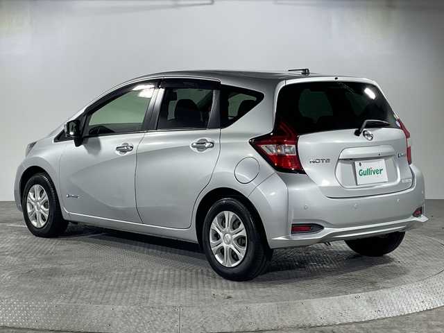 日産 ノート e－パワー X 沖縄県 2016(平28)年 5.6万km ブリリアントシルバー 県外仕入れ　/禁煙車　/純正ナビ[MM316D-W]/（フルセグＴＶ　ＣＤ　ＤＶＤ　Ｂｌｕｅｔｏｏｔｈ）　/アラウンドビューモニター　/デジタルインナーミラー　/前後ドライブレコーダー　/エマージェンシーブレーキ　/車線逸脱警報機能/横滑り防止装置/ETC/スマートキー/ステアリングスイッチ