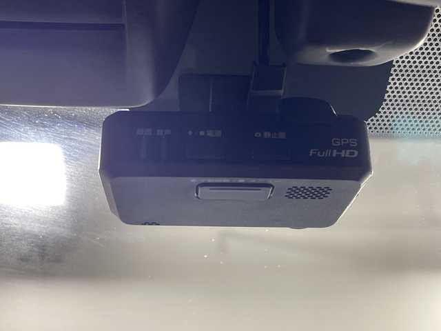 日産 ノート e－パワー X 沖縄県 2016(平28)年 5.6万km ブリリアントシルバー 県外仕入れ　/禁煙車　/純正ナビ[MM316D-W]/（フルセグＴＶ　ＣＤ　ＤＶＤ　Ｂｌｕｅｔｏｏｔｈ）　/アラウンドビューモニター　/デジタルインナーミラー　/前後ドライブレコーダー　/エマージェンシーブレーキ　/車線逸脱警報機能/横滑り防止装置/ETC/スマートキー/ステアリングスイッチ