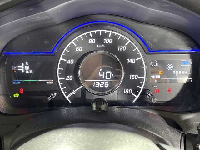 日産 ノート e－パワー X 沖縄県 2016(平28)年 5.6万km ブリリアントシルバー 県外仕入れ　/禁煙車　/純正ナビ[MM316D-W]/（フルセグＴＶ　ＣＤ　ＤＶＤ　Ｂｌｕｅｔｏｏｔｈ）　/アラウンドビューモニター　/デジタルインナーミラー　/前後ドライブレコーダー　/エマージェンシーブレーキ　/車線逸脱警報機能/横滑り防止装置/ETC/スマートキー/ステアリングスイッチ